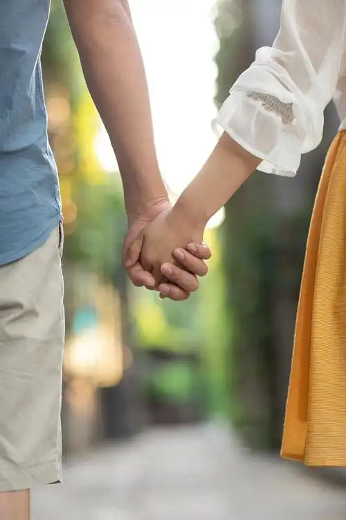 勉强在一起:揭秘那些看似不幸福的爱情背后真相