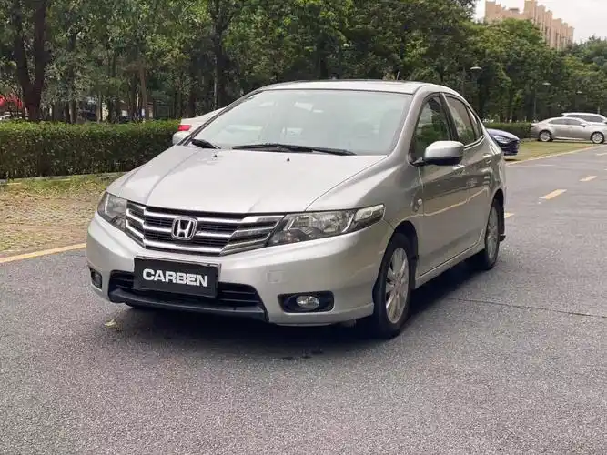 2013年7月本田 锋范  1448款 1.5l 精英品致款at