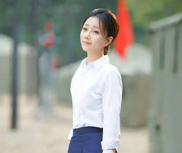 殷桃就是这位女明星,殷桃演过很多影视作品,如《搭错车》,《满天飞的