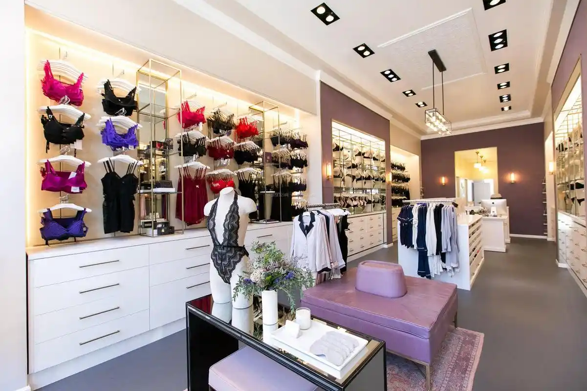 最新内衣门面室内设计装修图片_装信通网效果图