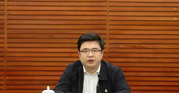 他是80后清华博士,31岁担任县委书记,38岁成为福建省正厅级干部