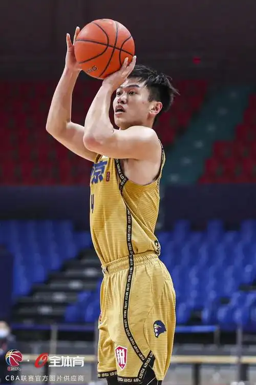 邬挺嘉1768再创新高皇甫承轩完成cba生涯首秀