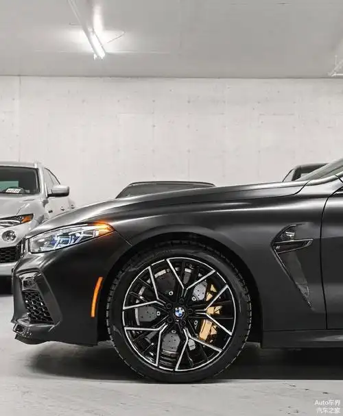 终极梦想车型磨砂黑武士宝马m8雷霆版四门轿跑实车