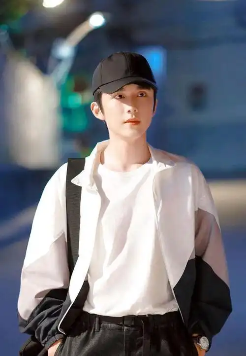 张新成又变帅了,时而青春阳光,时而霸气儒雅,狠狠的拿捏住了!