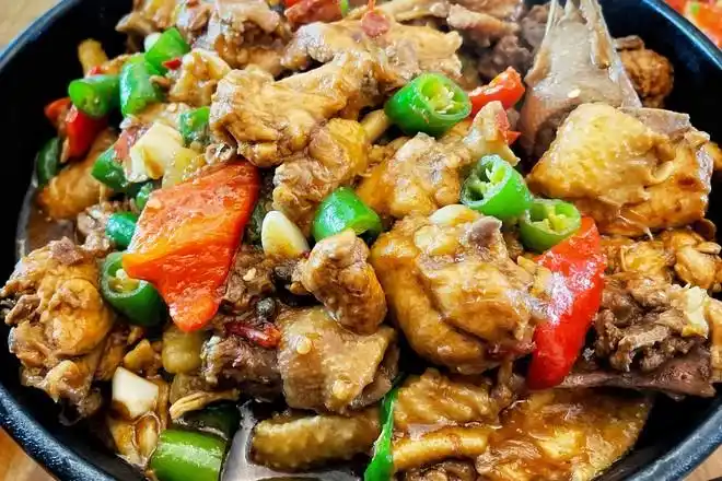 辣子炒鸡的做法