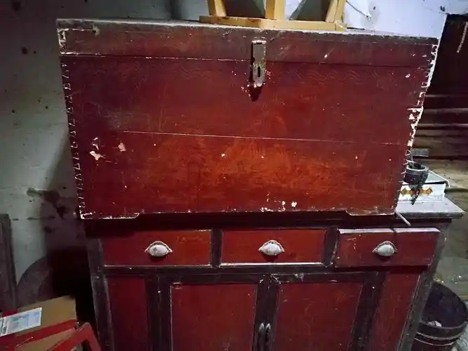 七十年代老妈结婚时的(陪嫁)舍不得劈了当柴烧