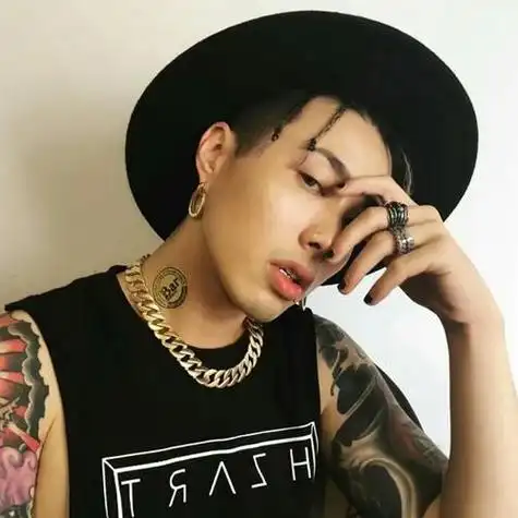 纹身金链霸气男痞头像