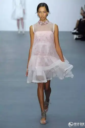 2016伦敦时装周之最 - 透明薄纱-流行趋势发布区 - 穿针引线服装论坛