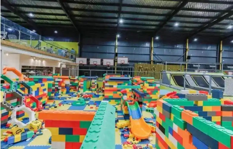 西咸新区世纪大道399元抢原价118元跃趣蹦床运动工厂不限时畅玩成人票