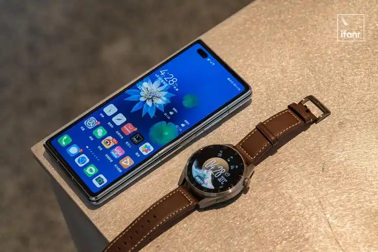 华为watch 3 pro 图赏:首款鸿蒙手表,钛金属表体与陶瓷材质加持_harmo