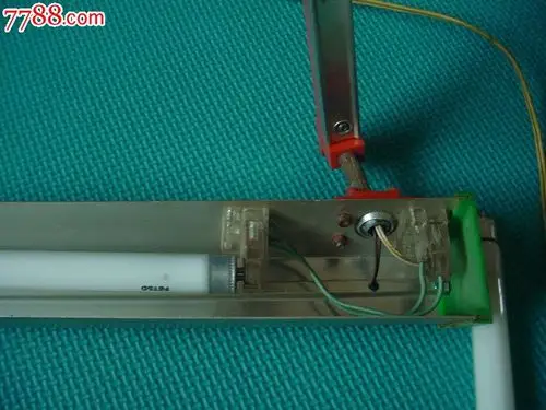 80年代初.8瓦日光灯一个.管亮正常使用.