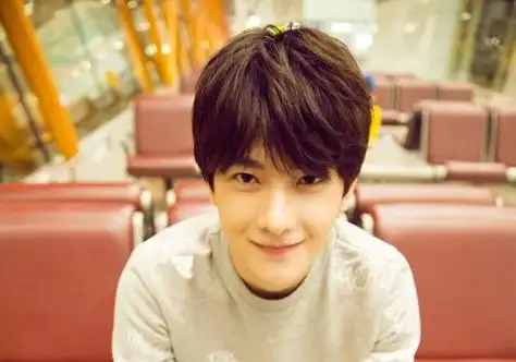 瓜子脸男生做什么发型比较好,这样梳头发让瓜子脸男生爱不释手_男生