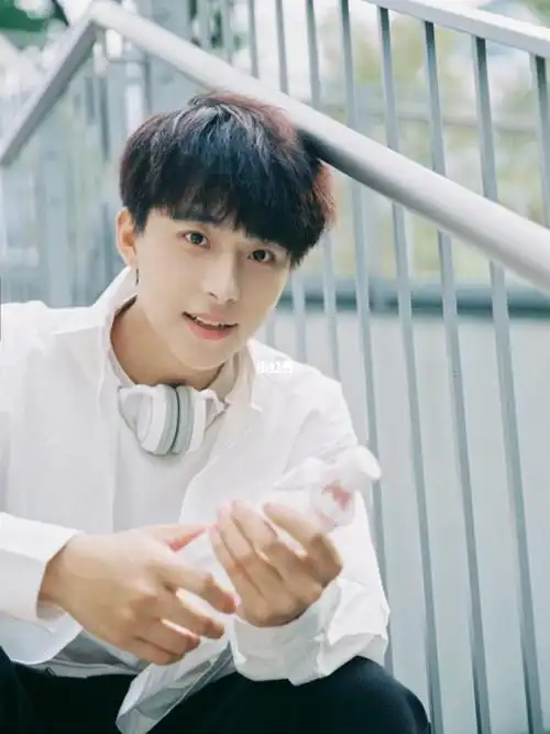 少年感纯净水般清澈的男孩