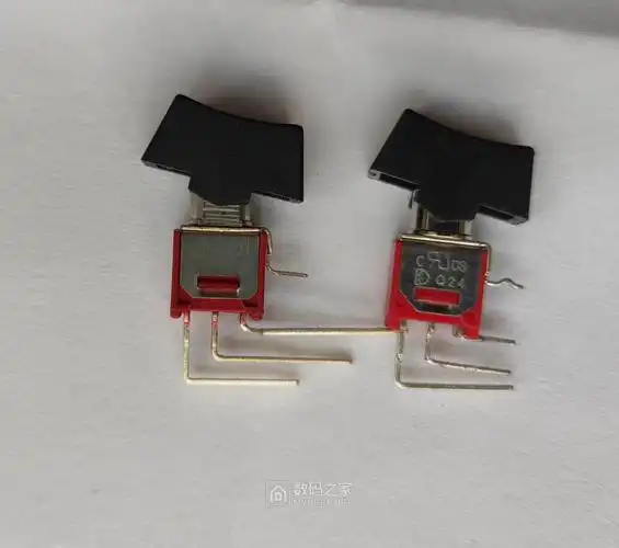 拆解对比2个微型翘板钮子开关/船型开关 - 拆机乐园 数码之家