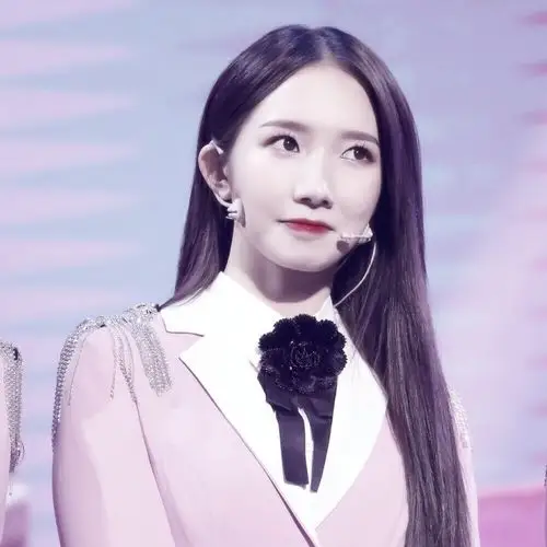 孟美岐滤镜头像