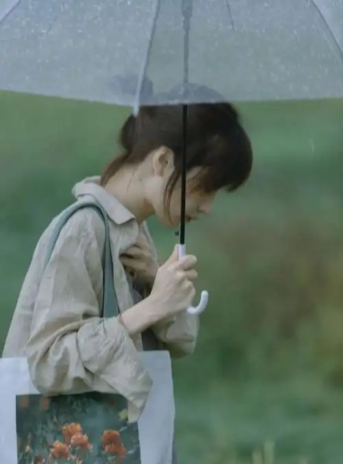 为什么别人阴雨天也能拍文艺美照?用上雨伞和这些技巧,你也可以