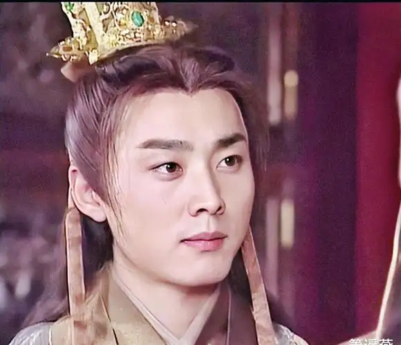 罗劲松请来的扮演者是沈晓海,也是位家喻户晓的演员,而且年轻时期的