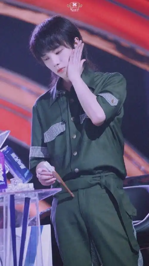 99#华晨宇美貌大赏#喜欢一切可爱的人与事,悦耳的风铃,伸懒腰的猫咪