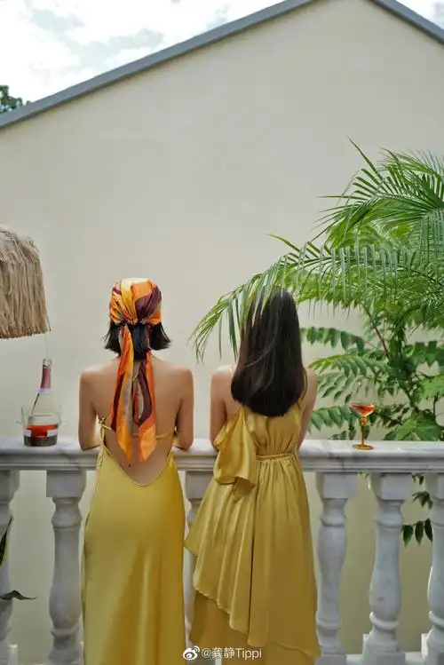 16615:服装可以不同款,但色系统一更好看26615:双人摆拍构图