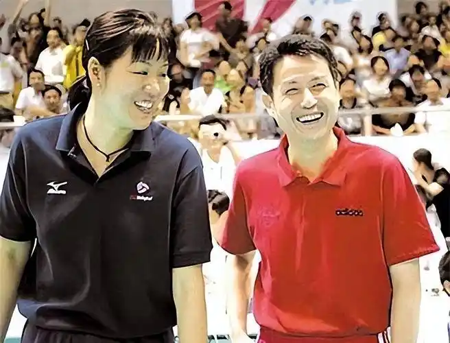 昔日女排主帅,和郎平亦师亦友,前妻意外离世后,二婚娶女排队员_陈忠和