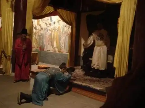 一个大臣效忠五个王朝给十二个皇帝磕头康熙说那时候四维不张