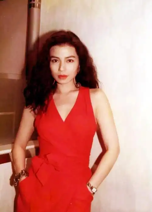 钟楚红年轻时图片(61岁钟楚红罕曝近照) - 赤虎壹号