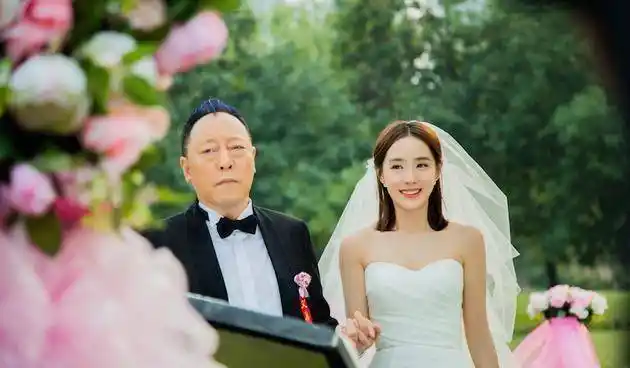 原创他长相被嫌弃却和倪萍的妹妹一见钟情今成人生赢家