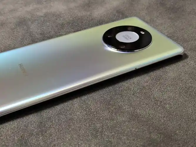 华为mate40pro秘银色真机图赏有一点点圆润盘他