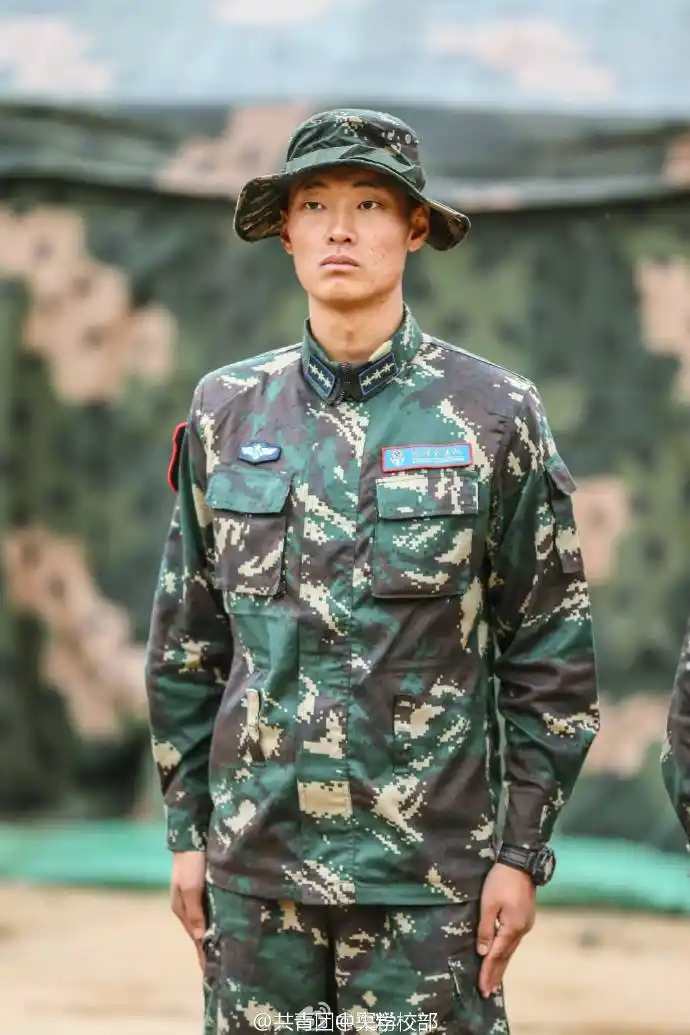 大家有话对你说,你们都是真正男子汉】一个节目火了几个军人,但我想