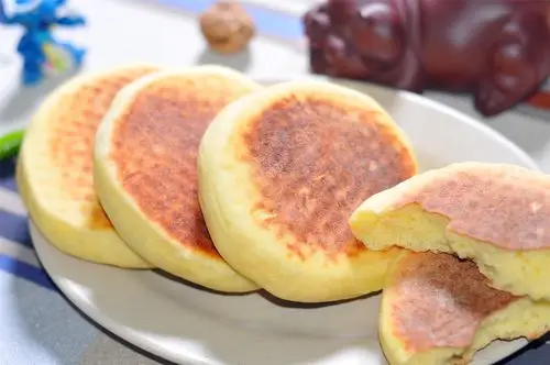 美味的家常鸡蛋发面饼就做好了,蓬松暄软,营养健康,妈妈的味道,看到这