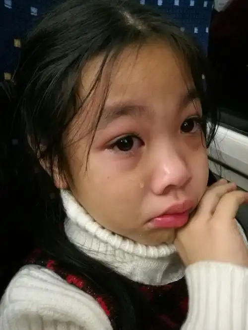 回程动车上与小伙伴分离,哭红了眼