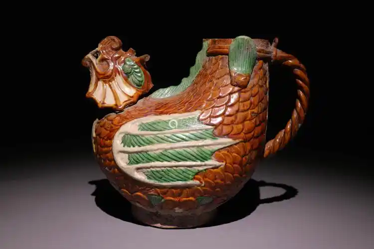 辽三彩摩羯鱼型壶 liao three color capricorn pot