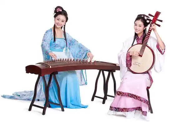 古装美女弹奏古典乐器