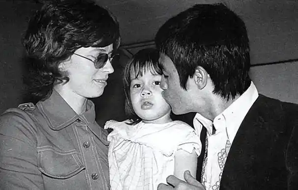 1973年,李小龙突然在香港离奇死亡,到底发生了什么?