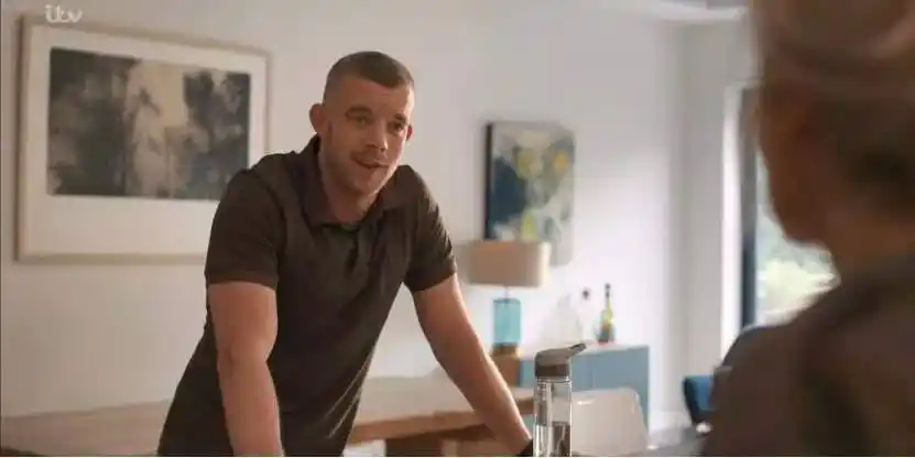 拉塞尔·托维饰演儿子杰克