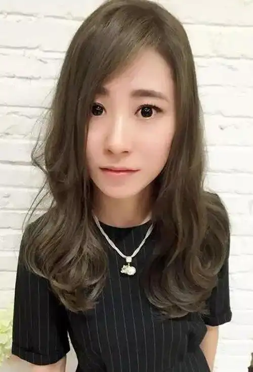 女生精心做梨花烫发型图片赏析唯美漂亮最抢镜的女生卷烫发造型