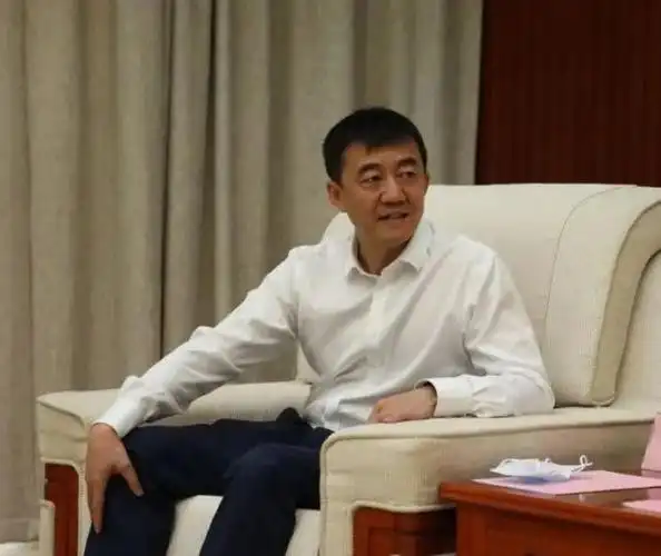 冯卫华,徐晖与武警天津总队司令员李宝东,政委罗崇巍进行座谈