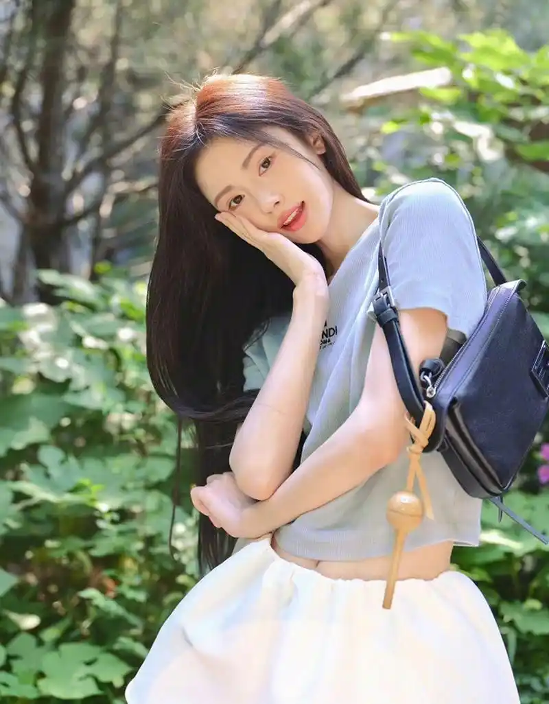 鞠婧祎的夏日穿搭