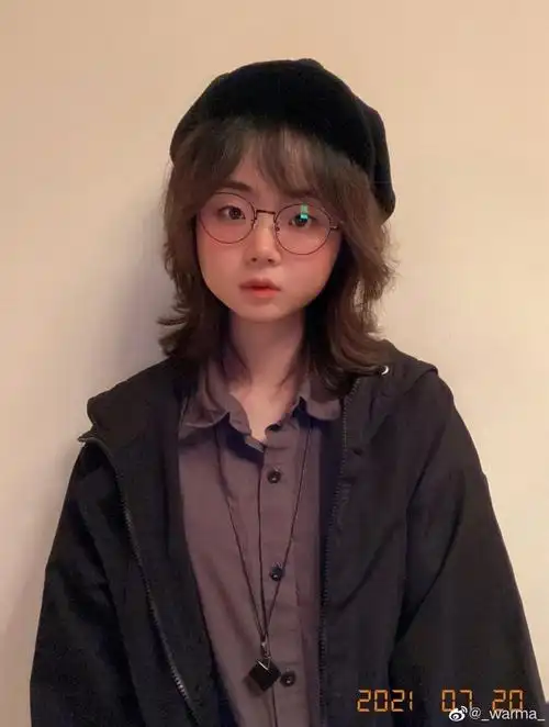 b站200万粉up主终露脸沃玛公开自拍照下届百大该有她了吧