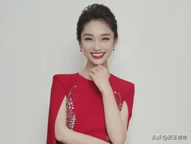 这下央视主持人蓝羽真"火"了_颁奖_晚会_观众