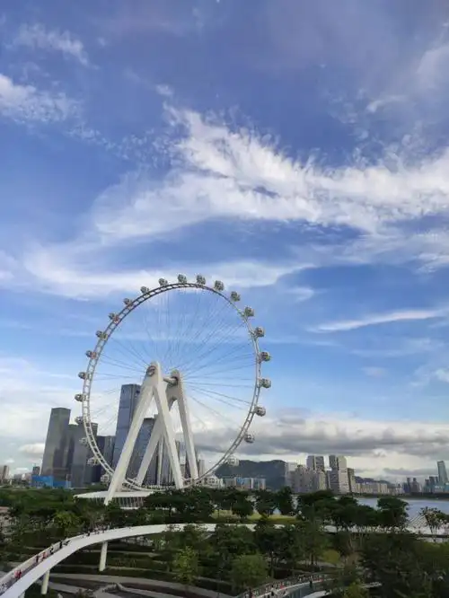 打卡深圳网红摩天轮