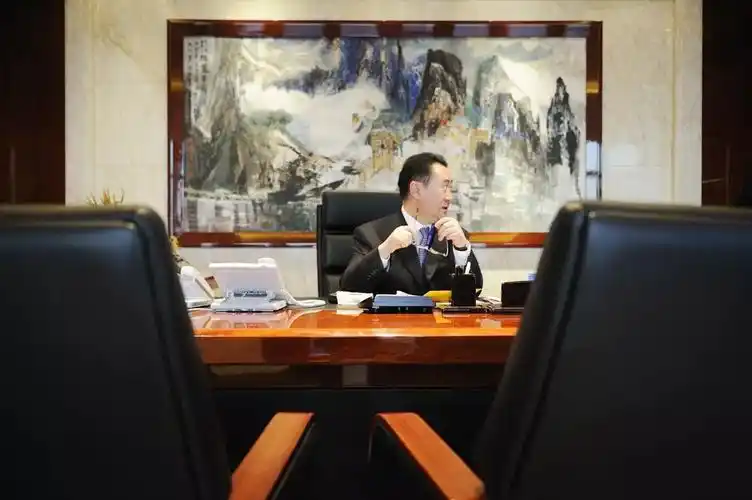 办公室挂什么画最吉利?王健林,刘强东早就这样选啦!