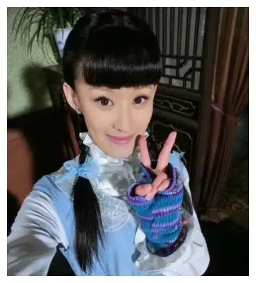 还记得《花千骨》里的绿鞘吗?当她画上眉毛以后,你还能认出吗?