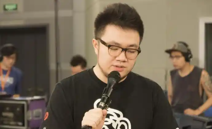 巴图为什么不姓英巴图的父亲是谁呢,他就是英达,而