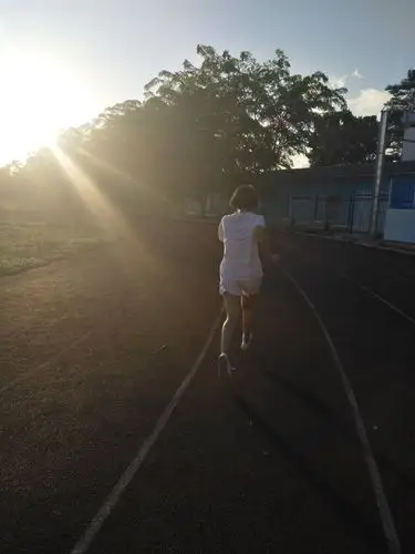 趁着暑假,我在附近学校操场里进行了跑步锻炼