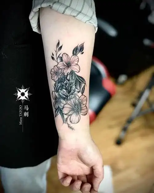 原创素花遮盖纹身图片_手臂纹身图案