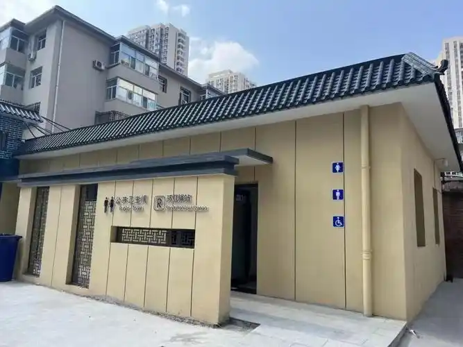 新建的公共卫生间外观