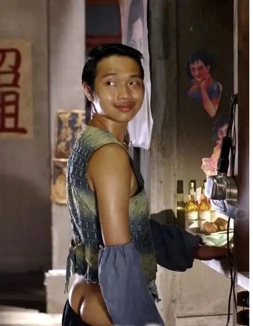 《功夫》里"包租婆怎么没水了"的酱爆,如今的他过得怎么样?