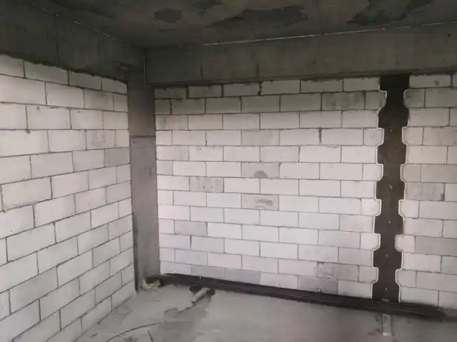 写美篇(6),二次结构施工:地下室回填层以下页岩实心砖导墙完成百分之