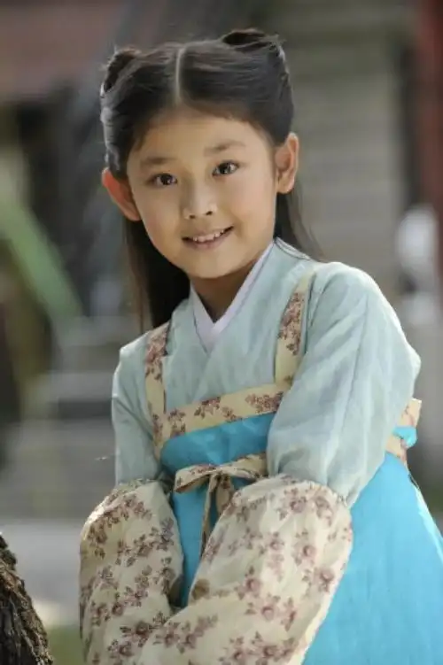 还记得家有外星人里的可儿吗她现在长这样啦